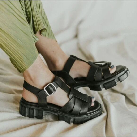 Free People Shoes - Free People Brooks Black Leather Fisherman Sandals Lug Sole Platform Size 8.5